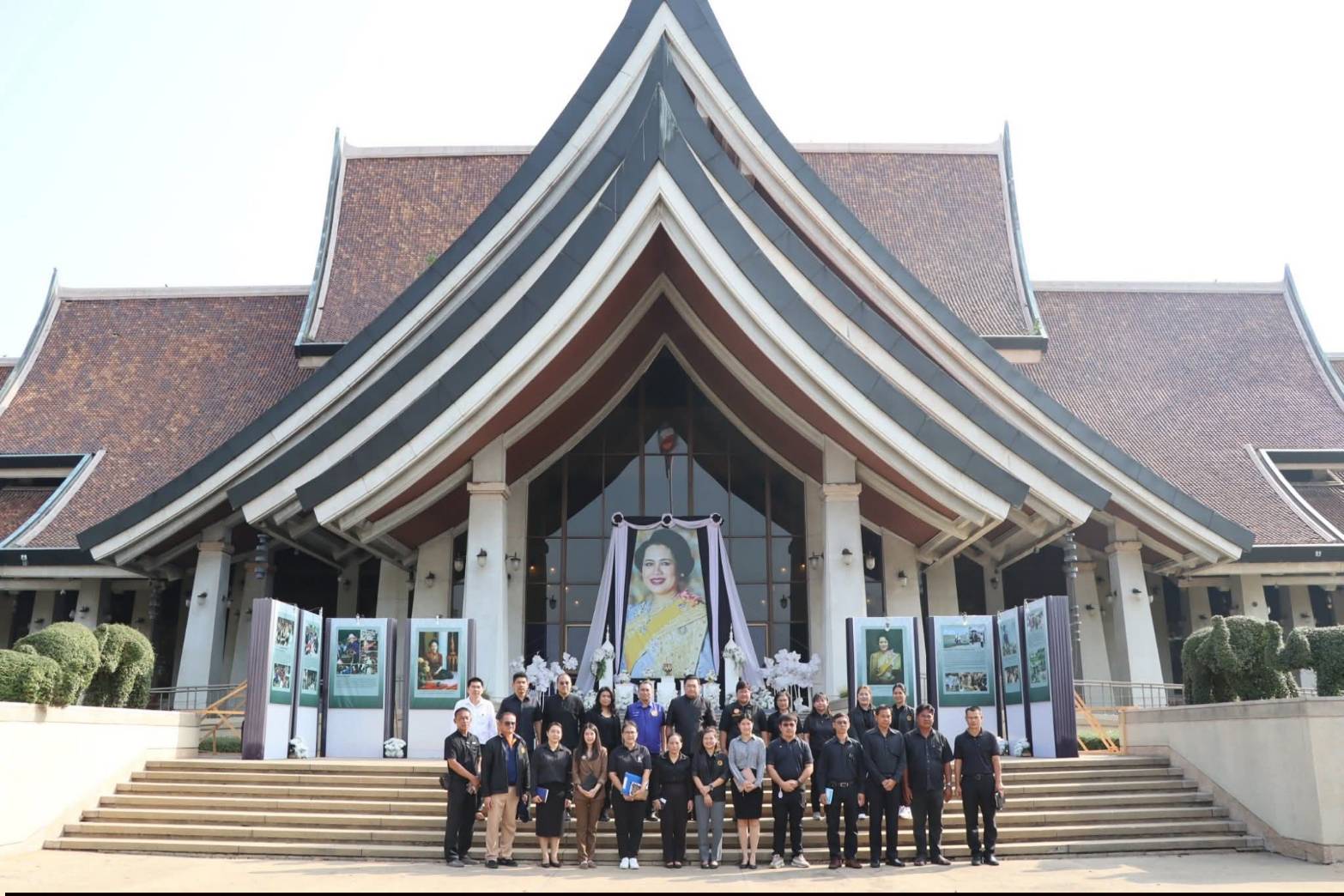 title - ผู้ว่าราชการจังหวัดพระนครศรีอยุธยา ลงตรวจพื้นที่เตรียมการพระราชพิธีถวายพระเพลิงพระบรมศพ สมเด็จพระนางเจ้าสิริกิติ์ พระบรมราชินีนาถ พระบรมราชชนนีพันปีหลวง ณ ศูนย์ส่งเสริมและพัฒนาอาชีพเสริมนอกภาคการเกษตร อำเภอบางไทร